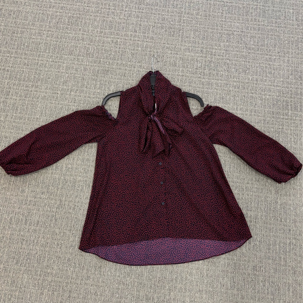 NWT - French Connection blouse (Size 4) loose fit so can fit size 6